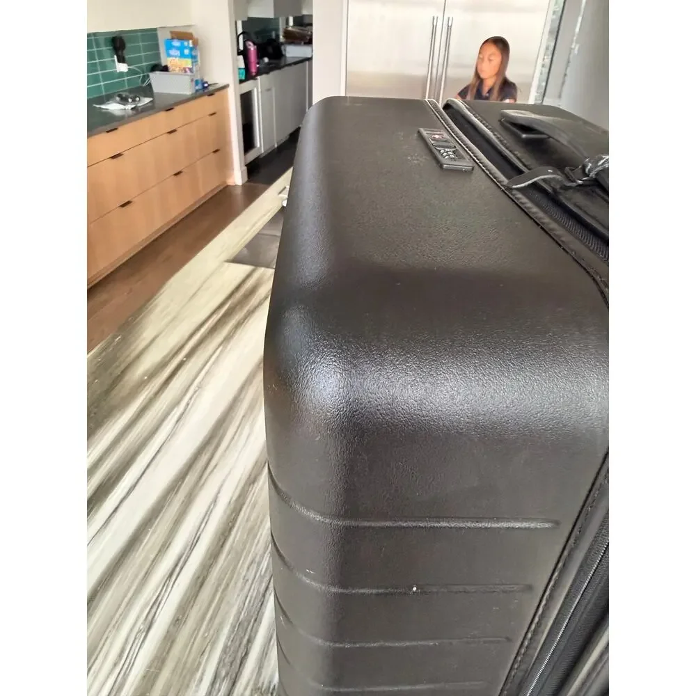 AWAY 24 in checked in luggage BLACK